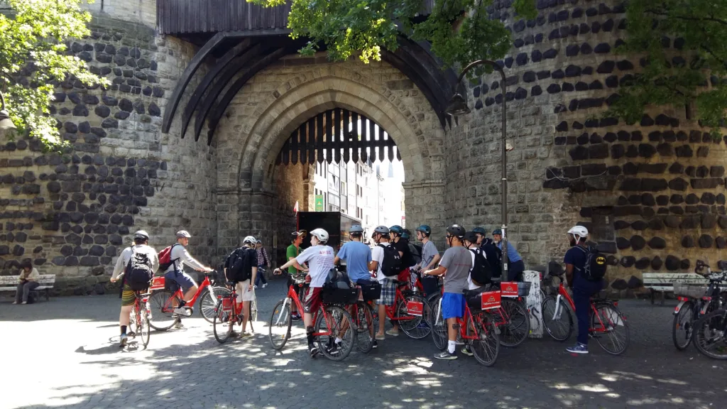 Hi Eigelstein! Start your guided bike tour through Cologne!